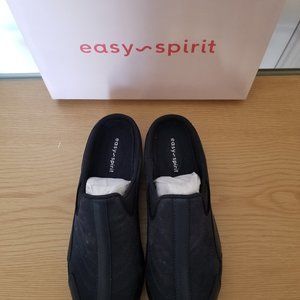 Easy Spirit womens Traveltime 234 Clogs, Navy Leather, 7.5 Narrow US